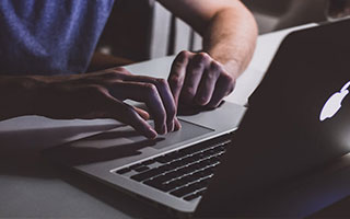 利物浦激战布莱顿，2-1精彩险胜，领先优势稳固再进阶