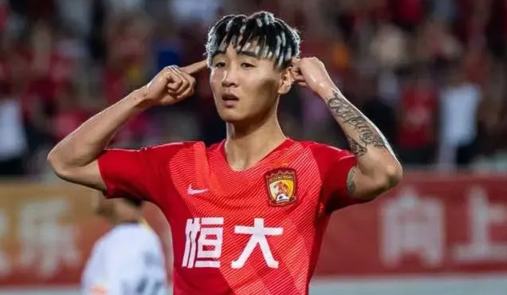 苏宁背靠背挑战广州恒大，球队防线需全员贡献的简单介绍