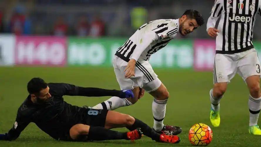 包含拉齐奥惨败，遭遇连败，士气受挫的词条