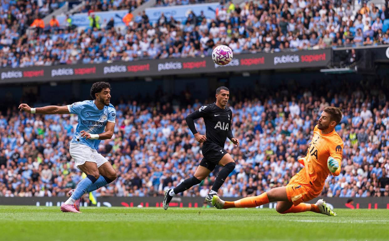 关于热刺门将神勇扑救，助球队连胜的信息