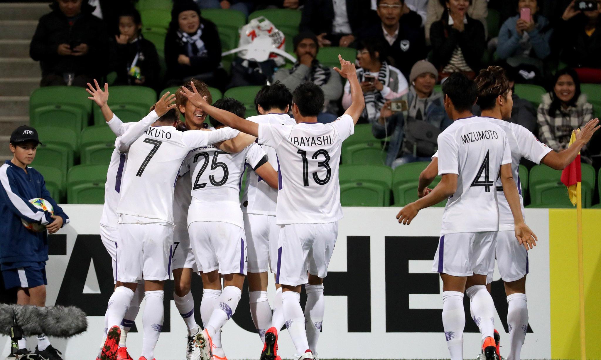 包含交战劲敌，球队取得三分胜利的词条