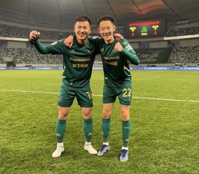 包含老将球员逐渐退出，留下宝贵经验传承的词条