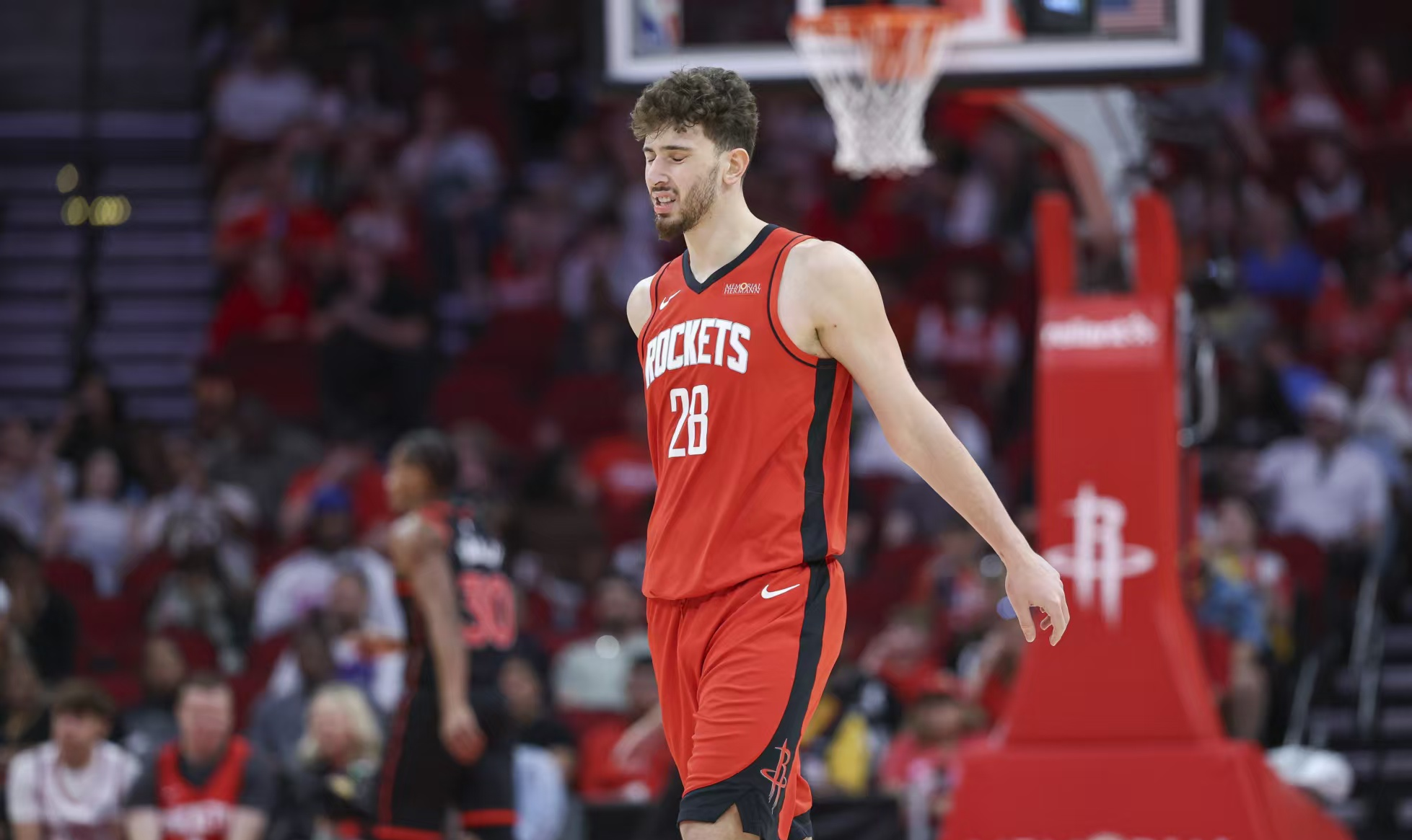 火箭客场逆转步行者，终结连败