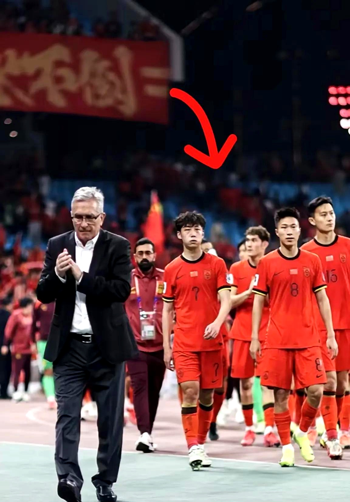 包含球队老将在关键比赛中受伤,将缺席接下来的比赛的词条 包含球队老将在关键比赛中受伤,将缺席接下来的比赛的词条