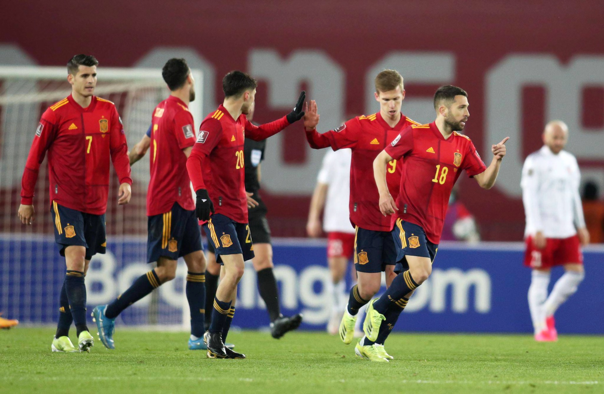 包含俄罗斯队在欧洲国家杯赛中难以为继，陷入困境的词条