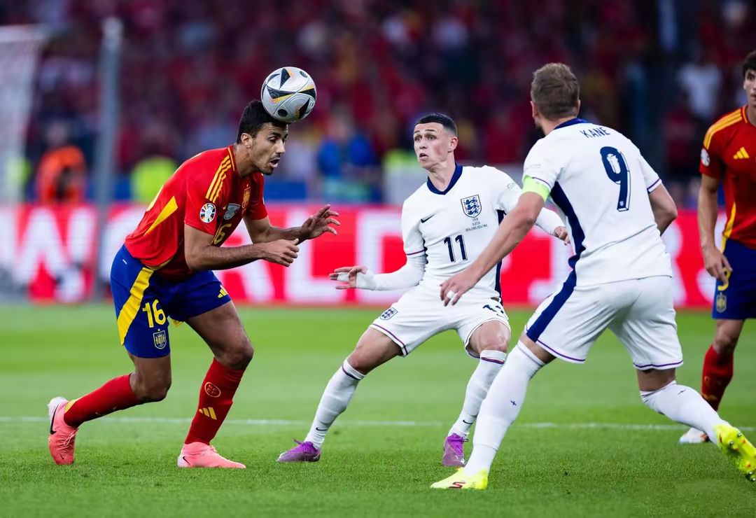 九游体育直播-欧洲豪强对抗，场上厮杀惊心动魄