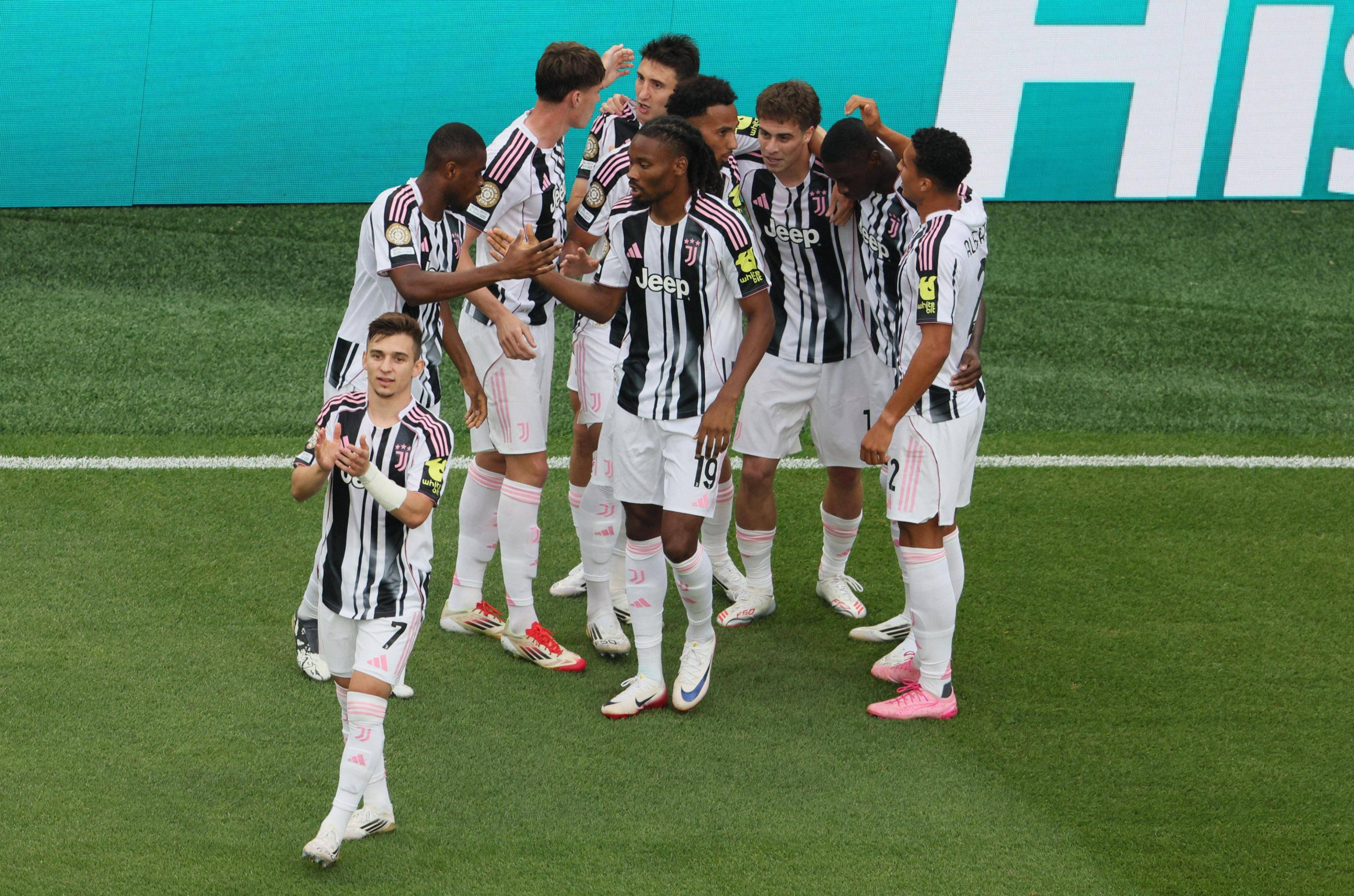 关于尤文图斯主场战胜曼城，小组出线悬念的信息