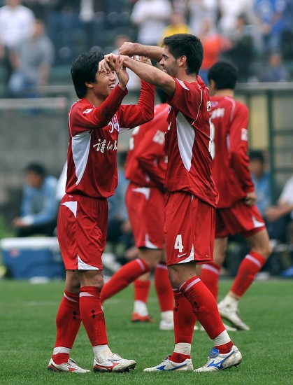 关于江苏主场-战胜重庆，保持榜首位置的信息