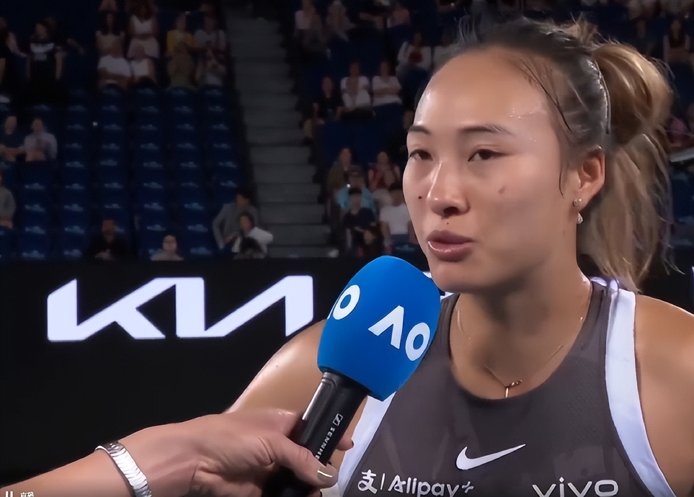 包含罗马尼亚意外败北，让球迷扼腕哀叹！的词条